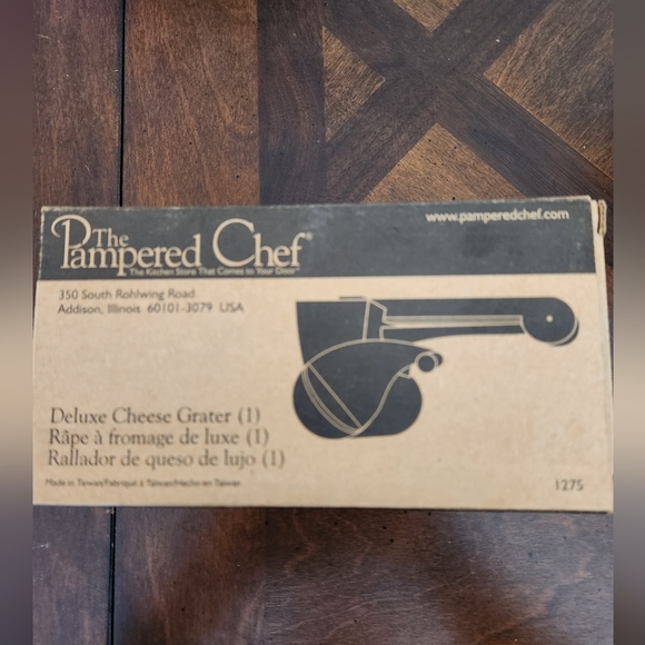 Pampered Chef Cheese Rotary Grater - Picture 1 of 2